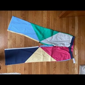 Multi colored fun vineyard vines trousers.